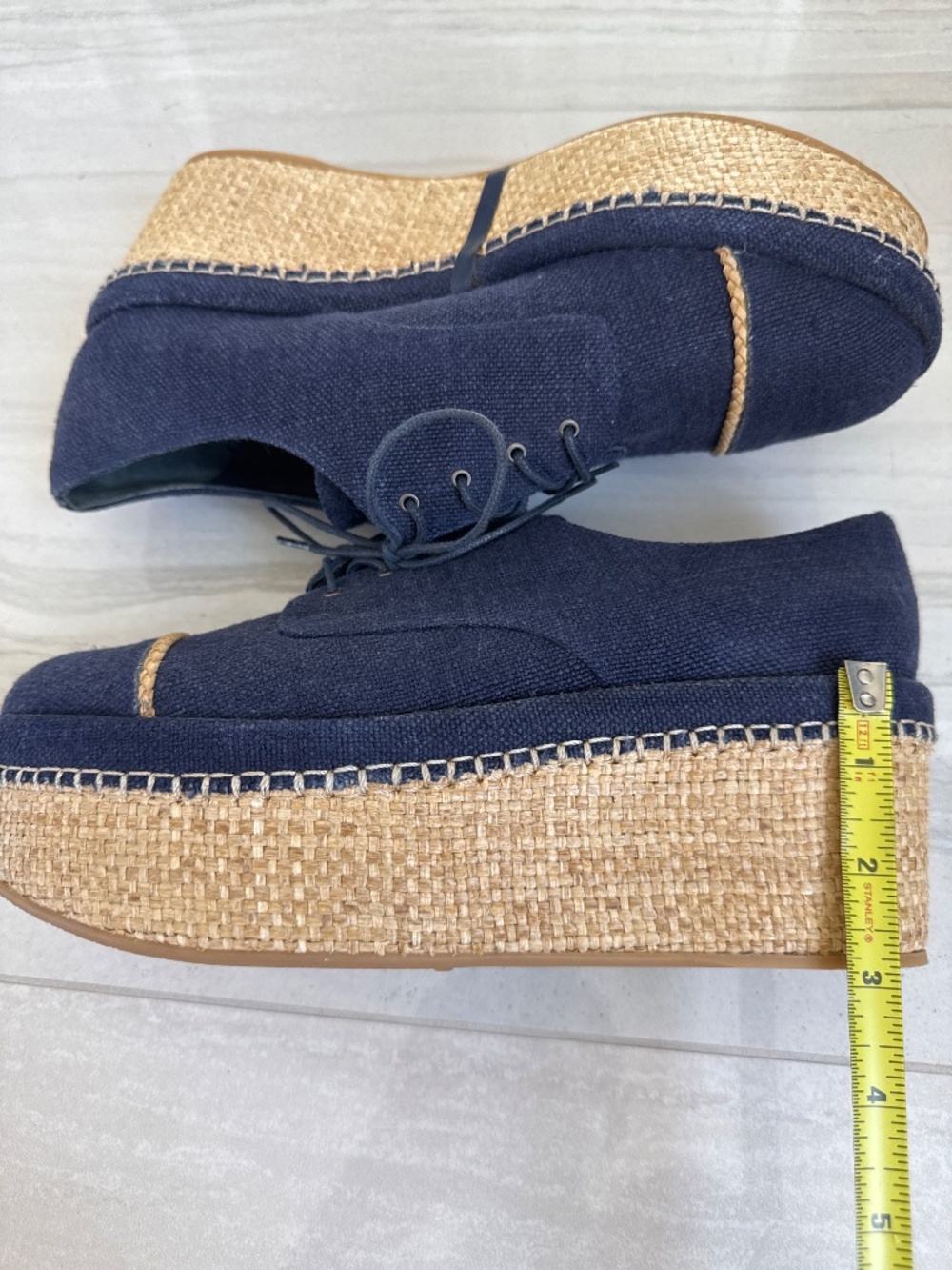 Stuart Weitzman - Picture 6 of 7